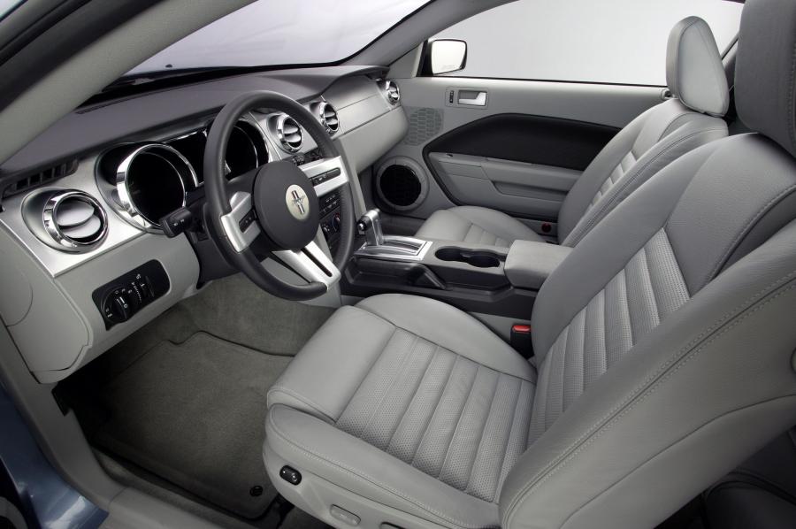  Ford Mustang GT 2005 года  (фото 74 из 209)